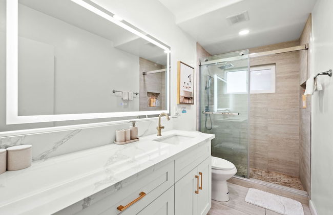 Modern Cozy Retreat Stylish Stay With Patio Parking - Foto 21