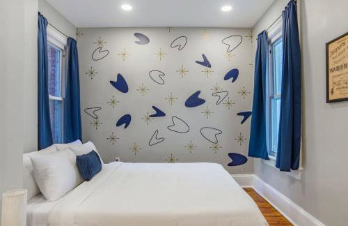 Mid-Century Marvel Steps from Restaurants Bars and Markets 3BR & 2BA - Foto 2