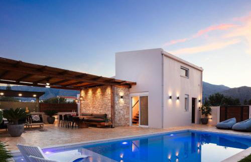 Solis Villa, with Heated Pool & 5 minutes to Beach, By ThinkVilla - Photo 38