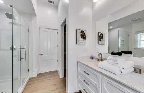 West Oakland Charm 5br4ba AC WD - Photo 13