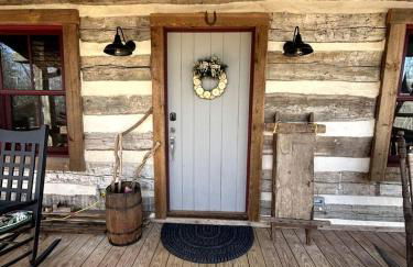 Redesign Wooden Cabin with Jacuzzi and Front Porch in North Carolina - Foto 12