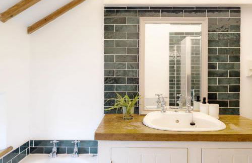 Shires Barn Farmhouse - Westbourne - Photo 66