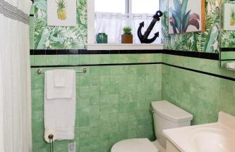 Mid-Century Modern Themed Home with Outdoor Hot Tub - Foto 69