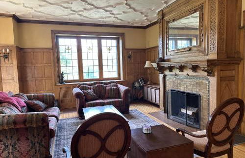 Historic Tudor with River Views & Fun Gaming Room - Foto 48