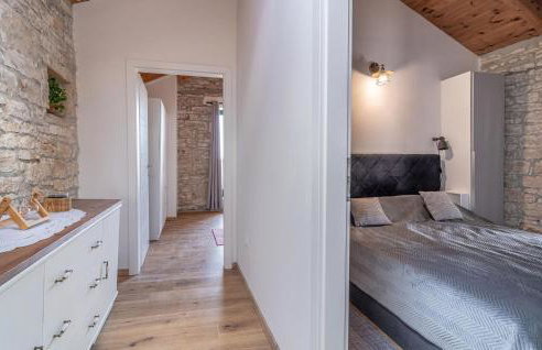 Gorgeous Home In Kresini With Wifi - Photo 20