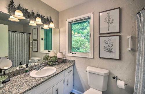 Stunning Dillard Home with Yard in Sky Valley! - Foto 46