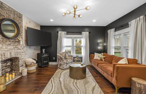 Space Cowboy - Huge yard, Firepit, close2downtown - Foto 1