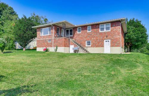 Watertown Home with Yard 1 Mi to Echo Lake Park! - Foto 24