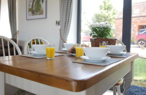 Beautiful Views Historic 16th Cent Barn Conversion - Pass the Keys - Foto 41