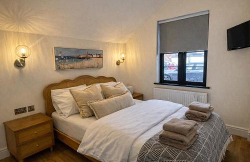 Beach Retreat, Stylish 1-Bed in Canford Cliffs - Photo 2