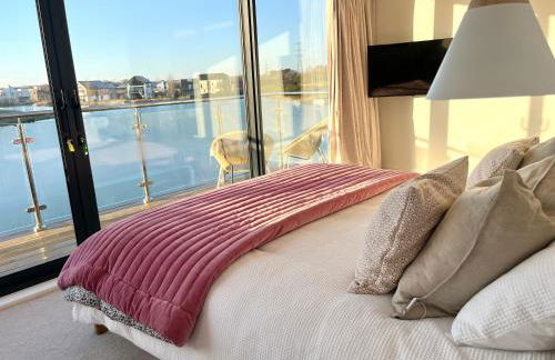 Still Waters - Luxury Lakeside Retreat with Hot Tub - Photo 74