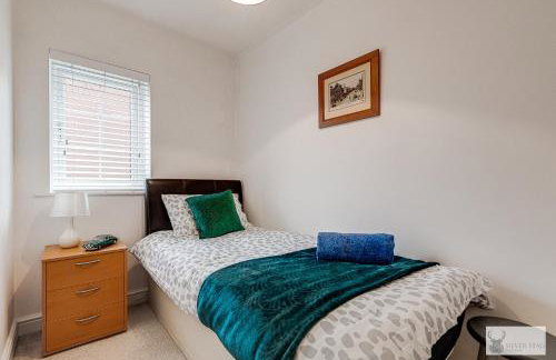 Silver Stag Properties Large 4 bed Property - Photo 34