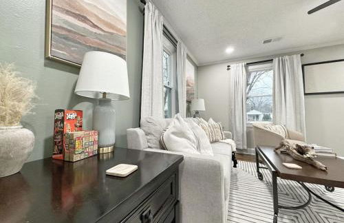 Stylish 2BR in Decatur - Big Deck - Pets OK - Fire Pit - Foto 24