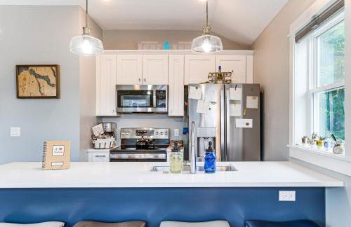 Walk to Dtwn Charlevoix Condo with Fireplace - Foto 9