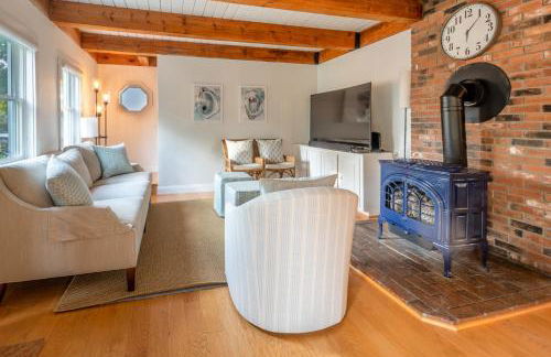 Pool and Screened Deck! Home 2 Mi to Mashpee Commons - Foto 4