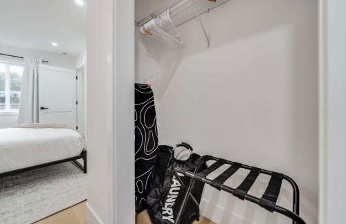 Brand New Apt w Parking Blocks from Downtown- B - Foto 17