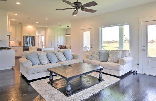 Spacious Texas Getaway with Fire Pit and Pond! - Foto 6