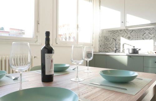 Arcimboldi's Nest - Close to Metro and Train - Foto 17