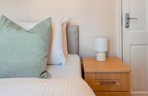 Spacious home 3 min from station - Photo 30