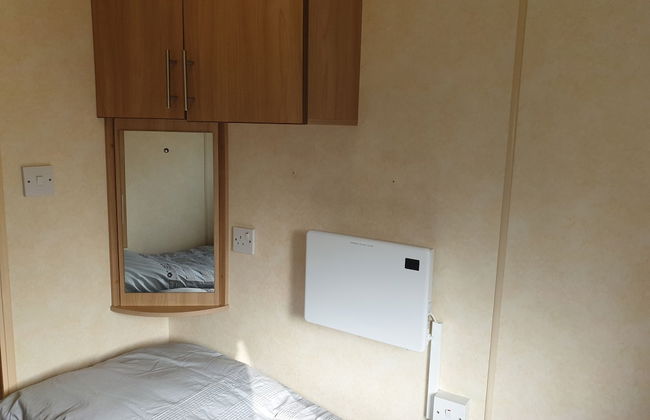 3-bed Caravan in Walton on the Naze - Photo 7