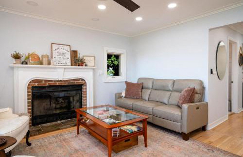 3Bed 2Bath Luxury Lake House on Myers Bay Private Pier Beach Firepit and Deck - Foto 24