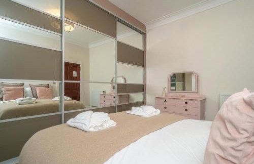 Georgian Elegance with Patio Garden West End - Pass the Keys - Foto 20