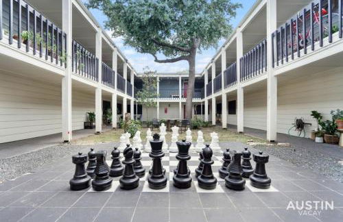 Spacious 2 Apt Combo Sleeps 12 Pool and Pets - Photo 63