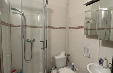 Private Souterrain Apartment in the green of Berlin - Foto 11