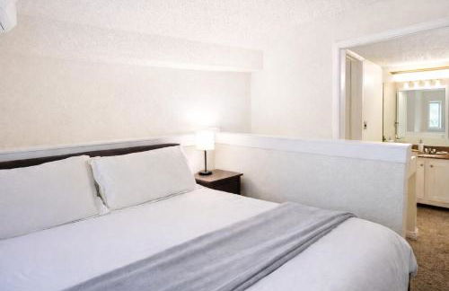 Two Bedroom Loft*Great Location*Award Winning Beds - Foto 10