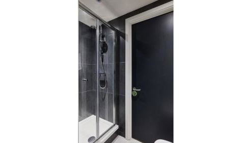 Student Only 3 Bed Private Flat with Shared Washroom Battersea - Foto 2