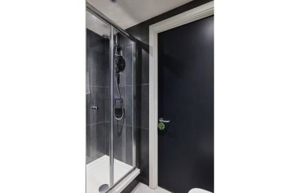 Student Only 3 Bed Private Flat with Shared Washroom Battersea - Foto 2