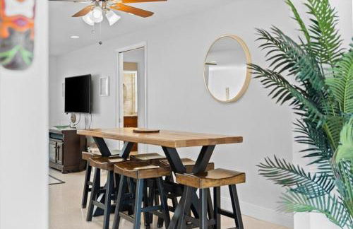 Private Village Home with Heated pool & spa with private front courtyard - Photo 77