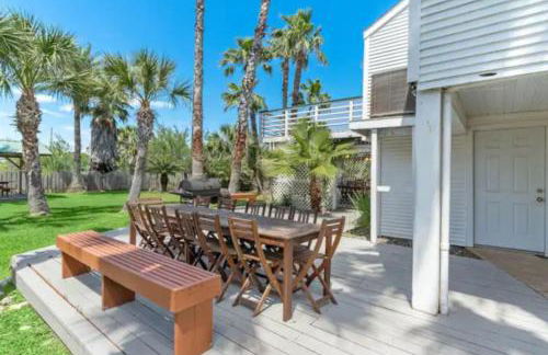 Texas vacation home with huge yard and pool, close to beach - Foto 10