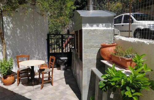 Eleni's Traditional Home with Barbeque - Foto 24