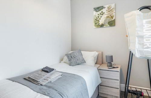 Contractor Luxury Home - Long Stays - 4 Bedrooms - Sleep 8 - Zip & Link Beds - Ultra Fast WiFi - Free Parking - Foto 18