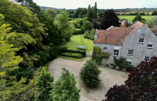 Welcome to Hazelwood, The Mount Somerton Apartment - modern and fully equipped, Private off-street parking, Near Glastonbury Tor, The spectacular Wells Cathedral, Stourhead, Sherborne Abbey, Millfield School, Clark's Village - Foto 12