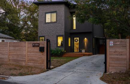 Stylish Home with Firepit Balcony Steps from Austin’s Best Near Rainey St Lady Bird Lake Downtown The Ashlee by AvantStay - Foto 45