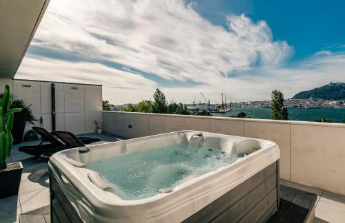 River Town View - Luxury Apartment with Jacuzzi on Terrace - Foto 1