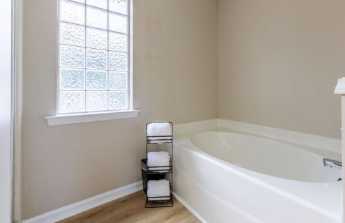 Family & Couples King Suite Home Near Lake Norman State Park & 30 mins from Charlotte - Foto 6