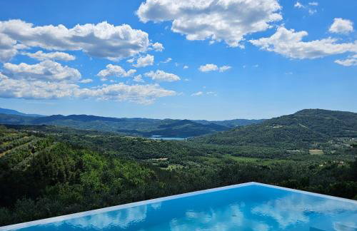 Casa Mille Olivi 2 - House with Private Pool & Lake View near Motovun - Photo 1