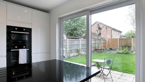 Charming Home - Free Parking - Private Garden - Pass the Keys - Foto 4