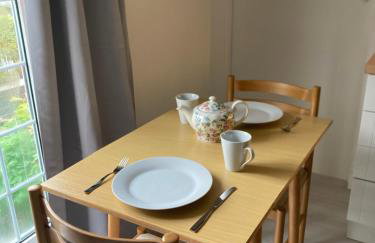 Bryntirion Farmhouse Apartment with Hot Tub - Foto 6