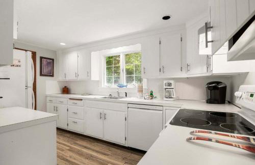 Great location with Water Views - Foto 9