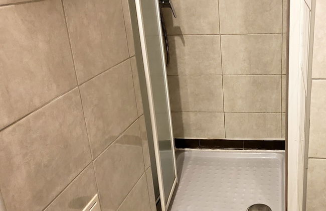 Charming Apartment 3 Sleeps 4 Guests - Photo 16