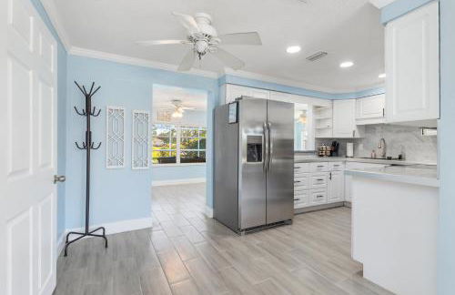 Relaxing 4 bedroom home with Pool - Photo 13