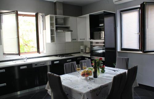 Schöne Ferienwohnung mit Terrasse, Roses - Photo 15