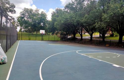 Birmingham's Spacious Uptown Family Retreat - Photo 29