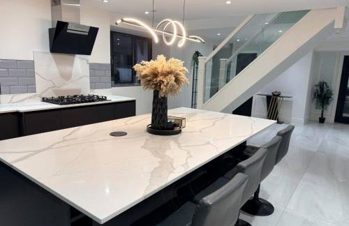 Luxury home 5 bedroom 3 bathroom games room parking - Foto 19