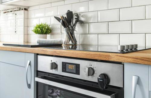 3BR Home with Garden & Free Parking - Foto 8