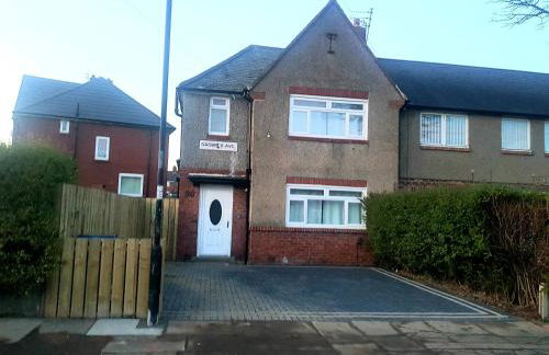 Goswick House - Entire 4Bed House Serviced Accommodation Newcastle FREE WIFI & FREE 2 OFF STREET PARKING SPACES UK - Foto 16